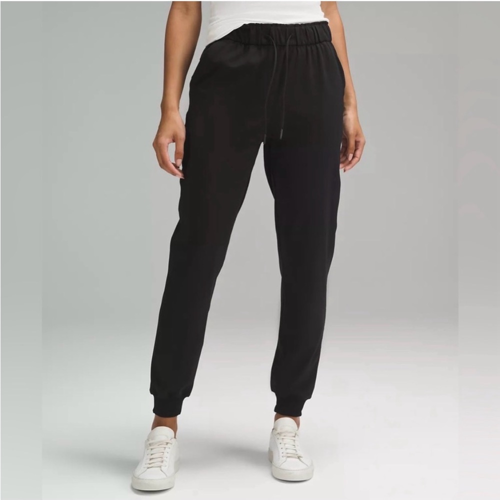 Lululemon keep moving jogger blk 4